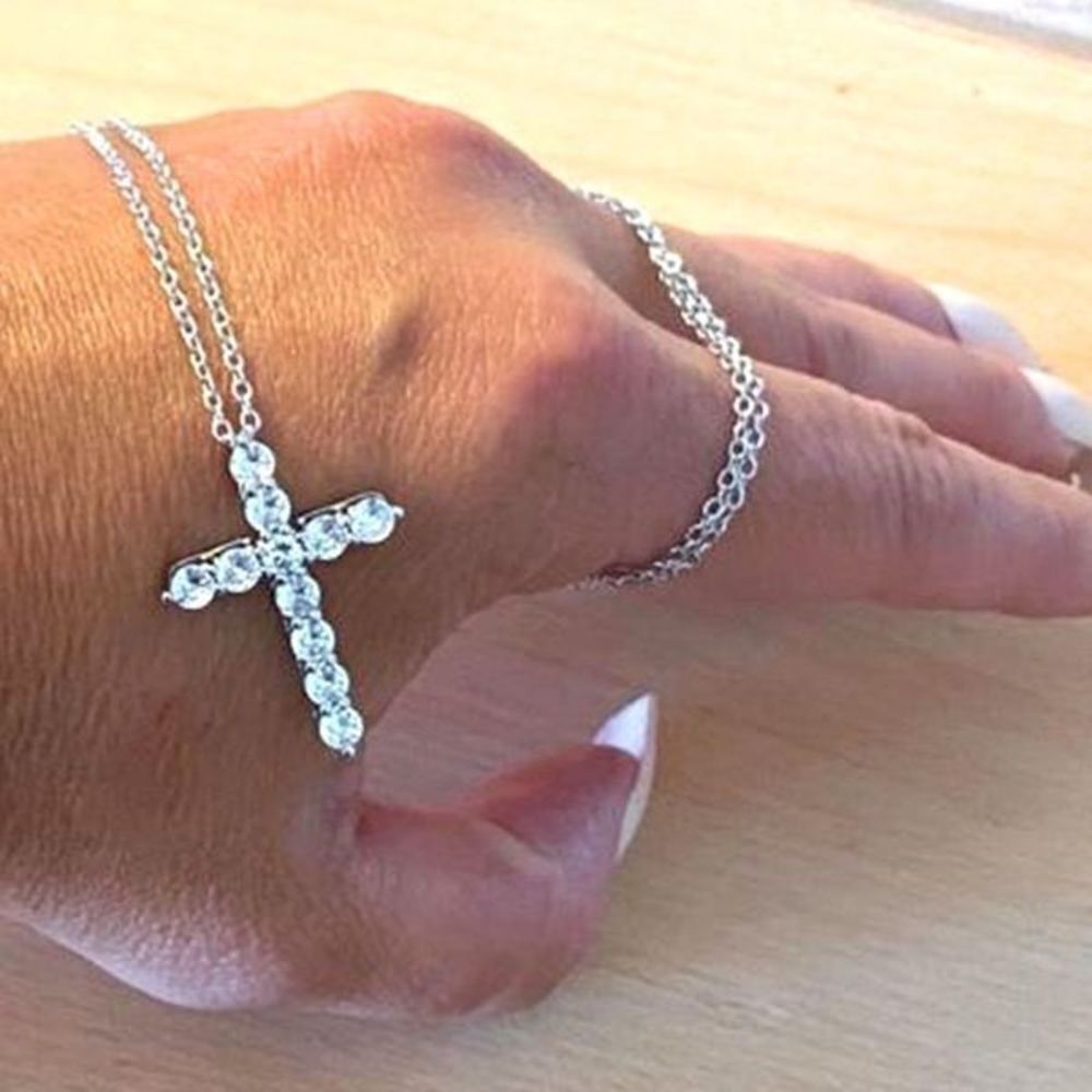 The Classic Cross 925 White Sapphire pendant necklace